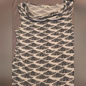 Tahari sleeveless top M